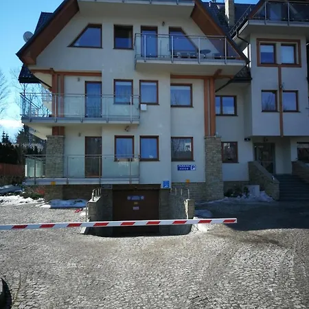 Monia アパート *